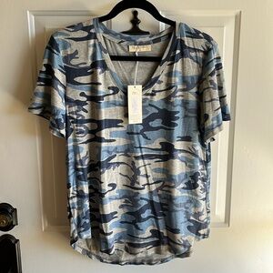 78 & Sunny Sonoma V Neck Camo Tee - Women’s M